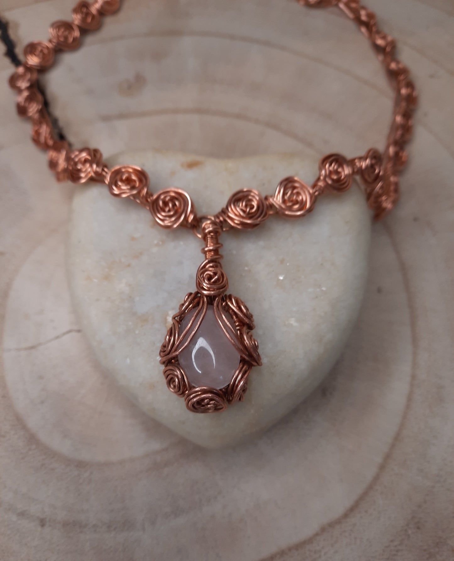 Rose Quartz Pendant – Rose Link Chain